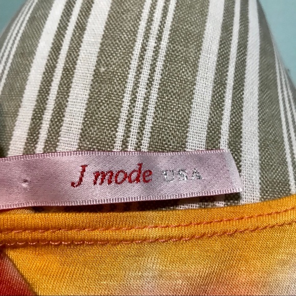 Tie-dye top Size Medium - Picture 7 of 7